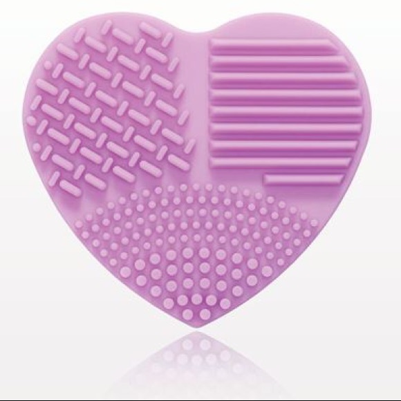 Other - Silicone heart shaped brush cleansing Other - Silicone heart shaped brush cleansing